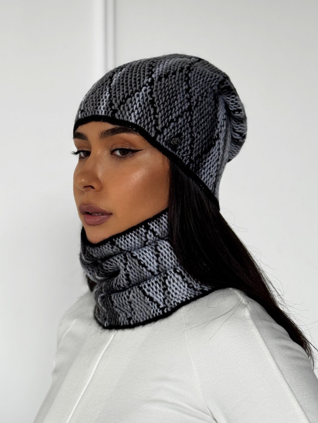 Жіночий комплект шапка і баф із об'ємною в'язкою INNOE 950076-1 Світло-сірий