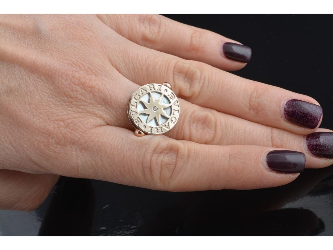 Каблучка у стилі Bvlgari з оніксом та перламутром - Фото9 Каблучка у стилі Bvlgari з оніксом та перламутром