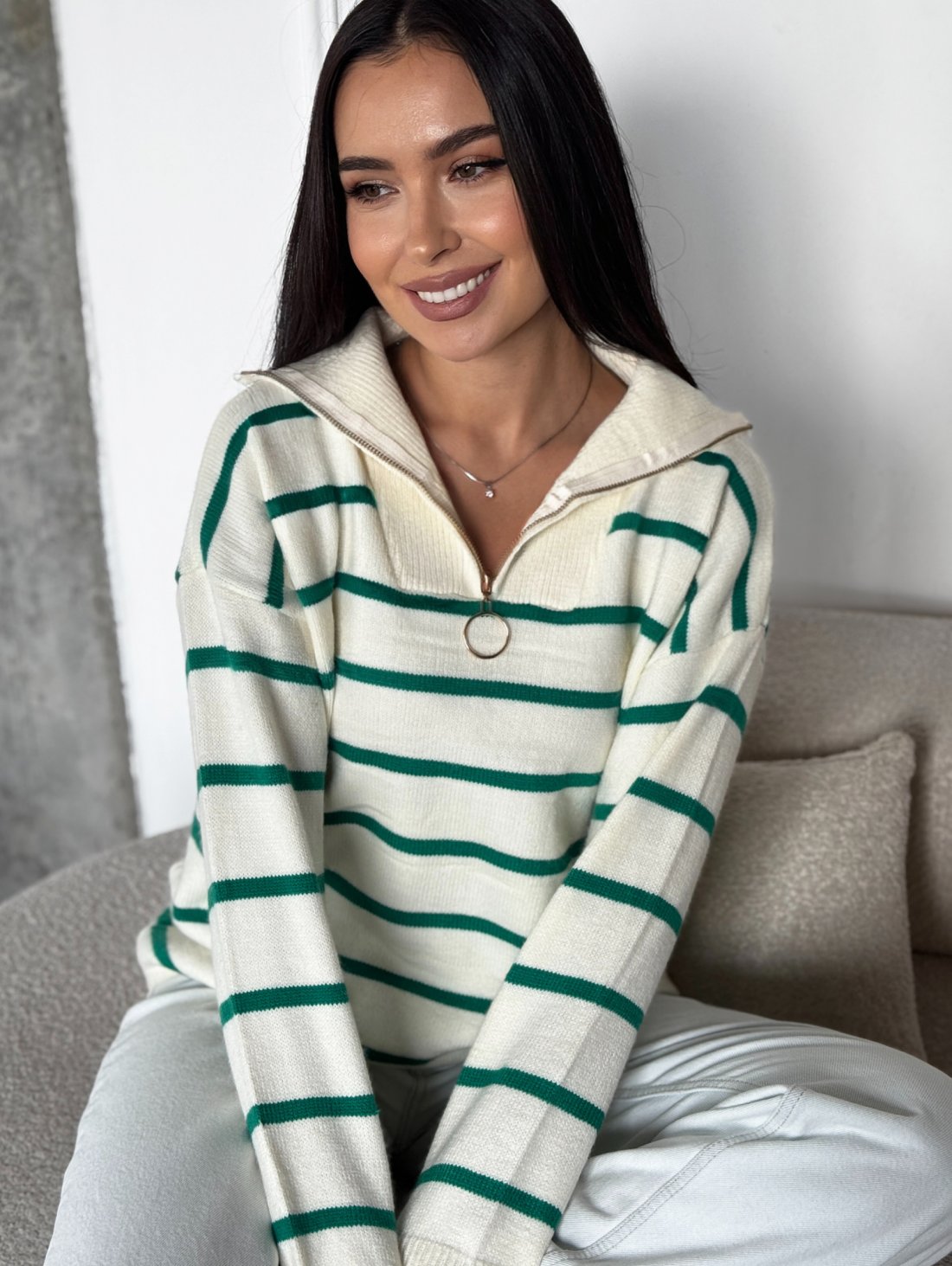 Стильний трикотажний светр у смужку INNOE 300064-1 Зелений