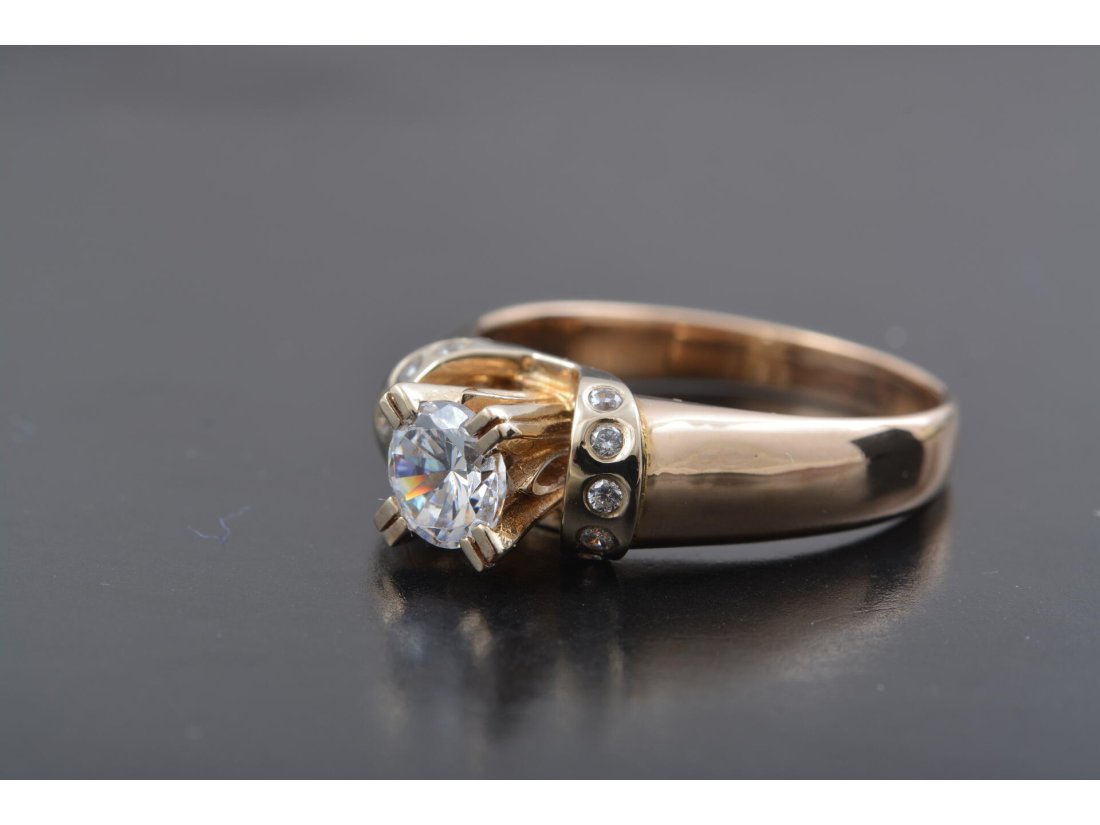 Жіноча каблучка - Купити