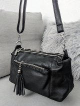 Стильна чорна сумка з м’якої екошкіри з китицею через плече INNOE 350010-4 Чорний