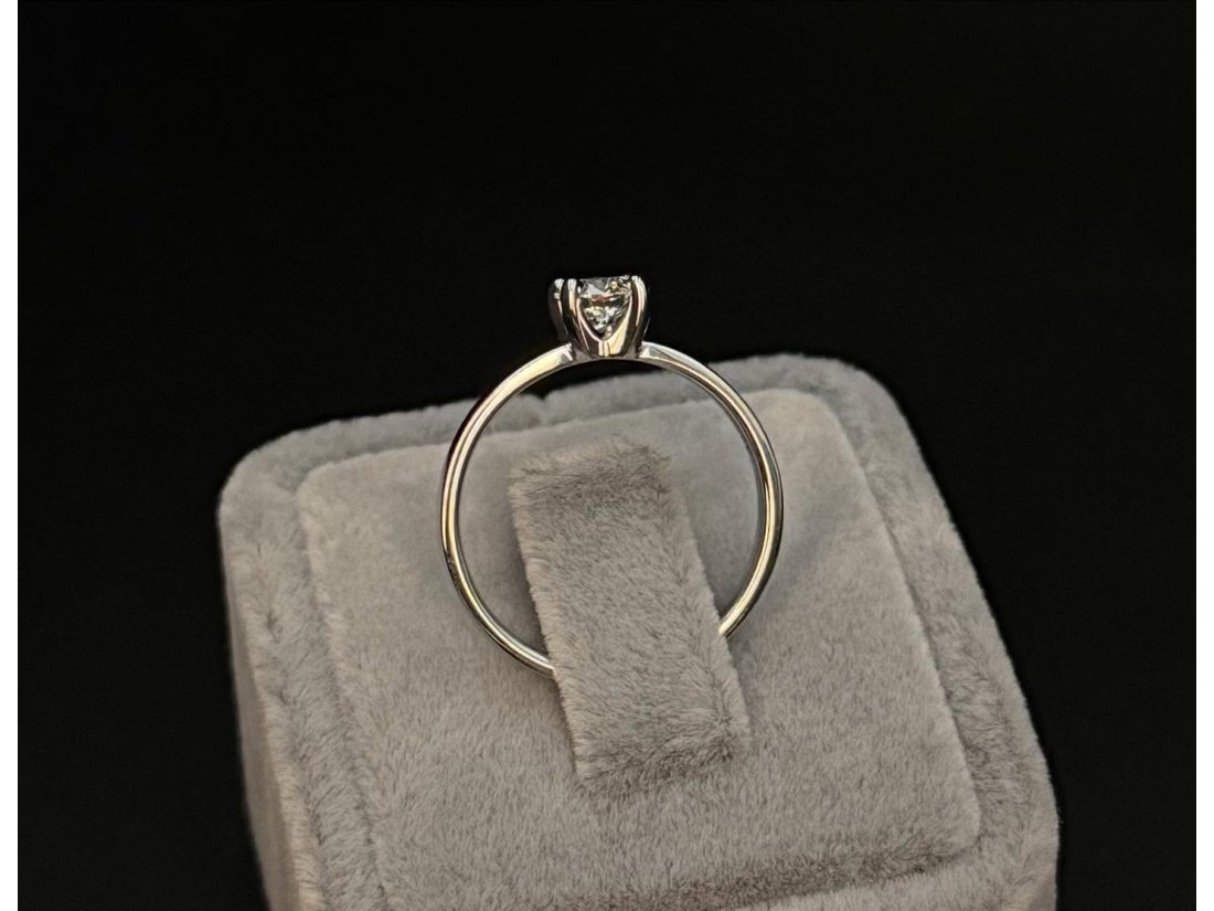 Каблучка Заручини з діамантом, біле золото - Фото3 Каблучка Заручини з діамантом, біле золото - Купити