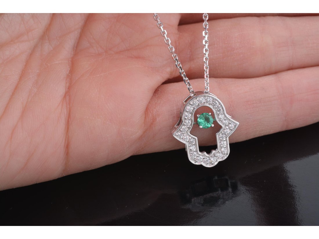 Підвіс &quot;Хамса&quot; біле золото із діамантами та смарагдом