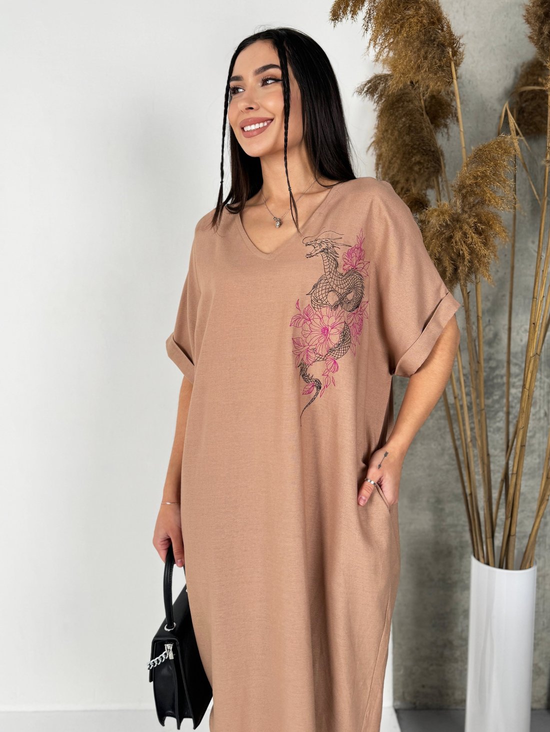 Неймовірна сукня оверсайз довжини міді з дизайнерською вишивкою 270341-4