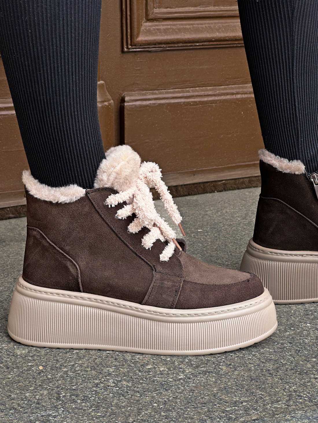 Жіночі замшеві черевики з хутром на платформі INNOE 777562-1 Коричневий