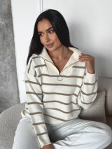 Комфортний светр з коміром-стійкою INNOE 300064-1 Бежевий