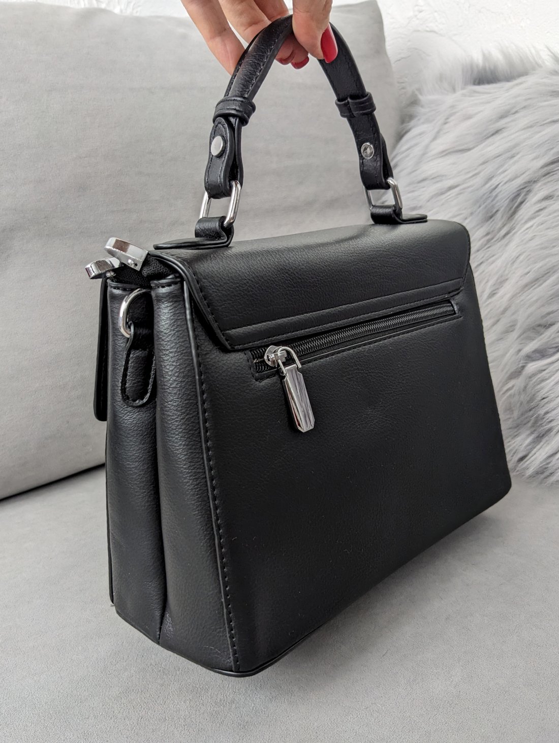 Елегантна чорна сумка з екошкіри з функціональним дизайном INNOE 350010-2 Чорний