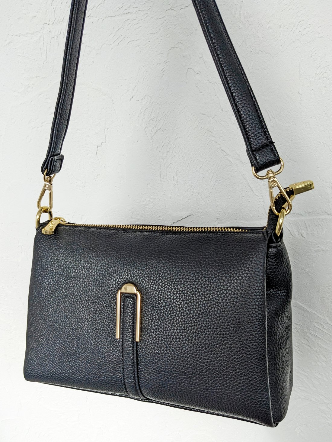 Практична та стильна жіноча сумка з якісної екошкіри INNOE 350015-1 Чорний