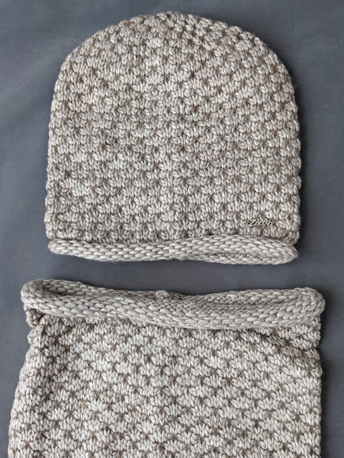 Стильний і практичний жіночий комплект — шапка та бафф INNOE 950065-1 Світло-бежевий