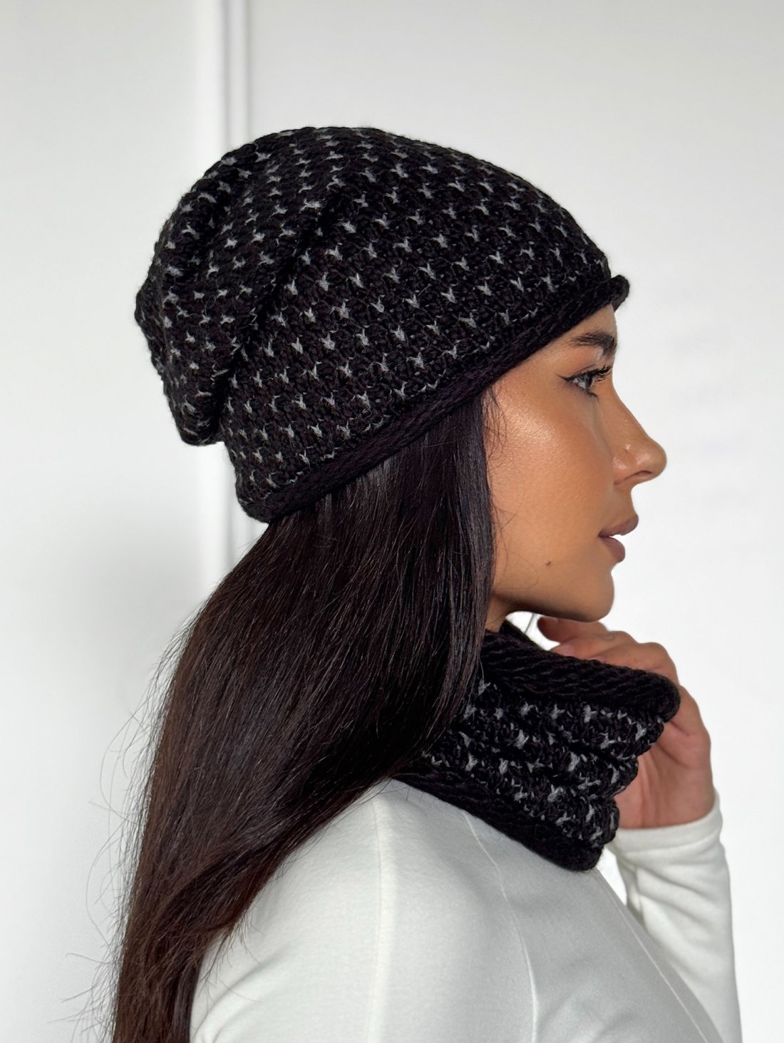 В’язаний комплект для жінок із шапкою та снудом INNOE 950065-1 Чорний