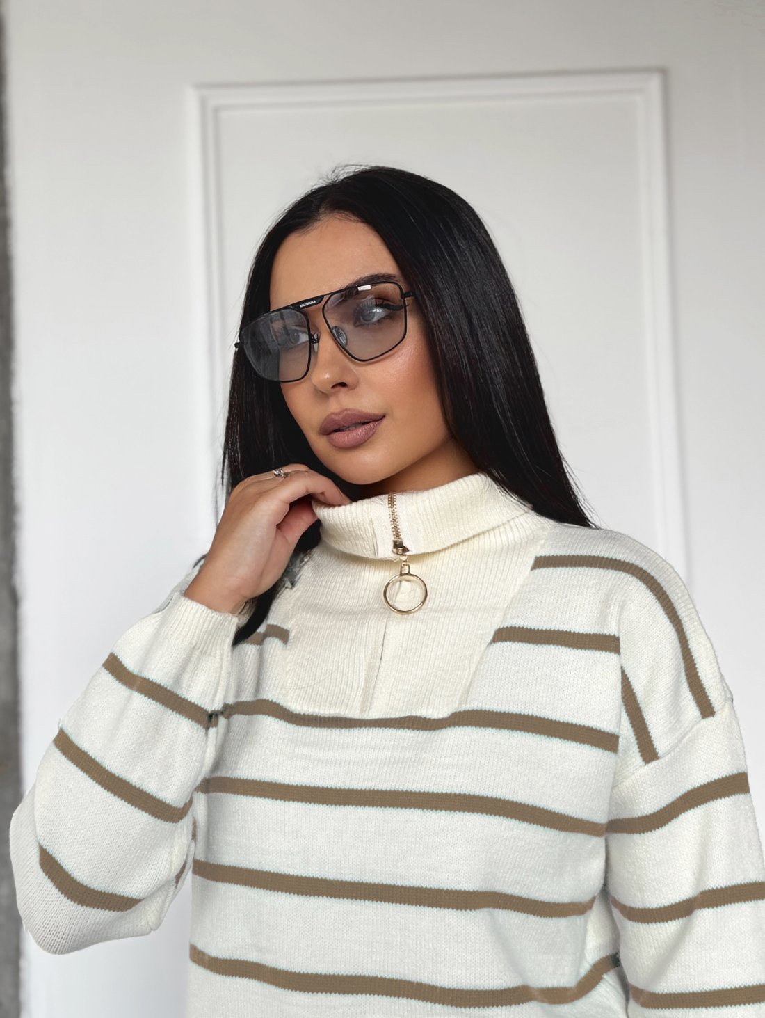 Комфортний светр з коміром-стійкою INNOE 300064-1 Бежевий