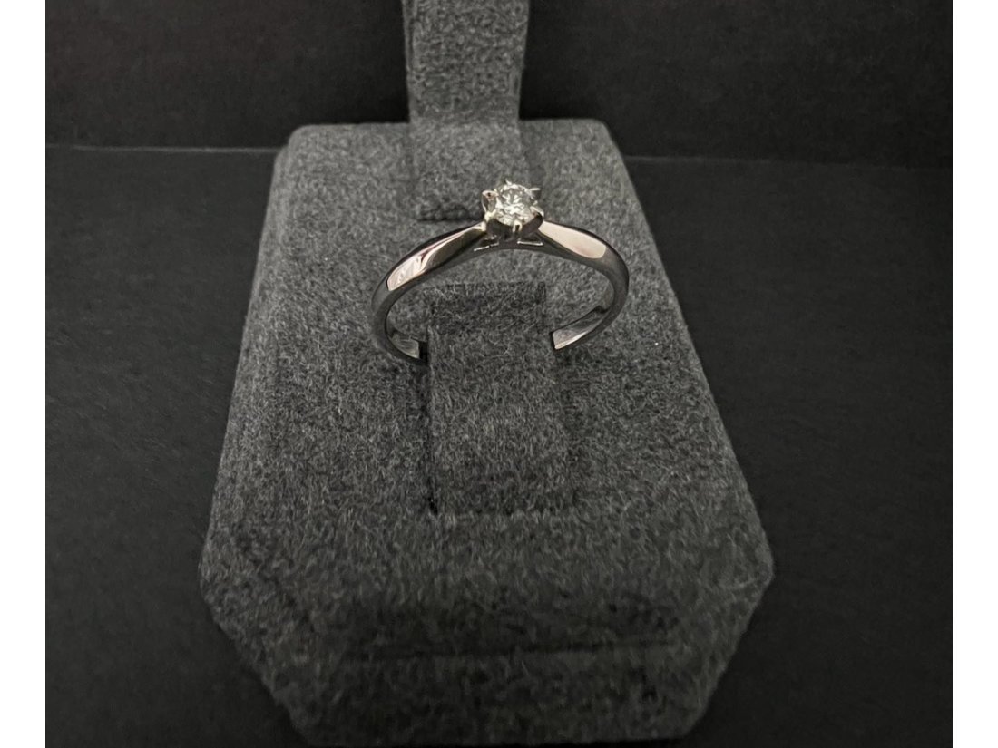 Каблучка з діамантом - Фото3 Каблучка з діамантом - Купити