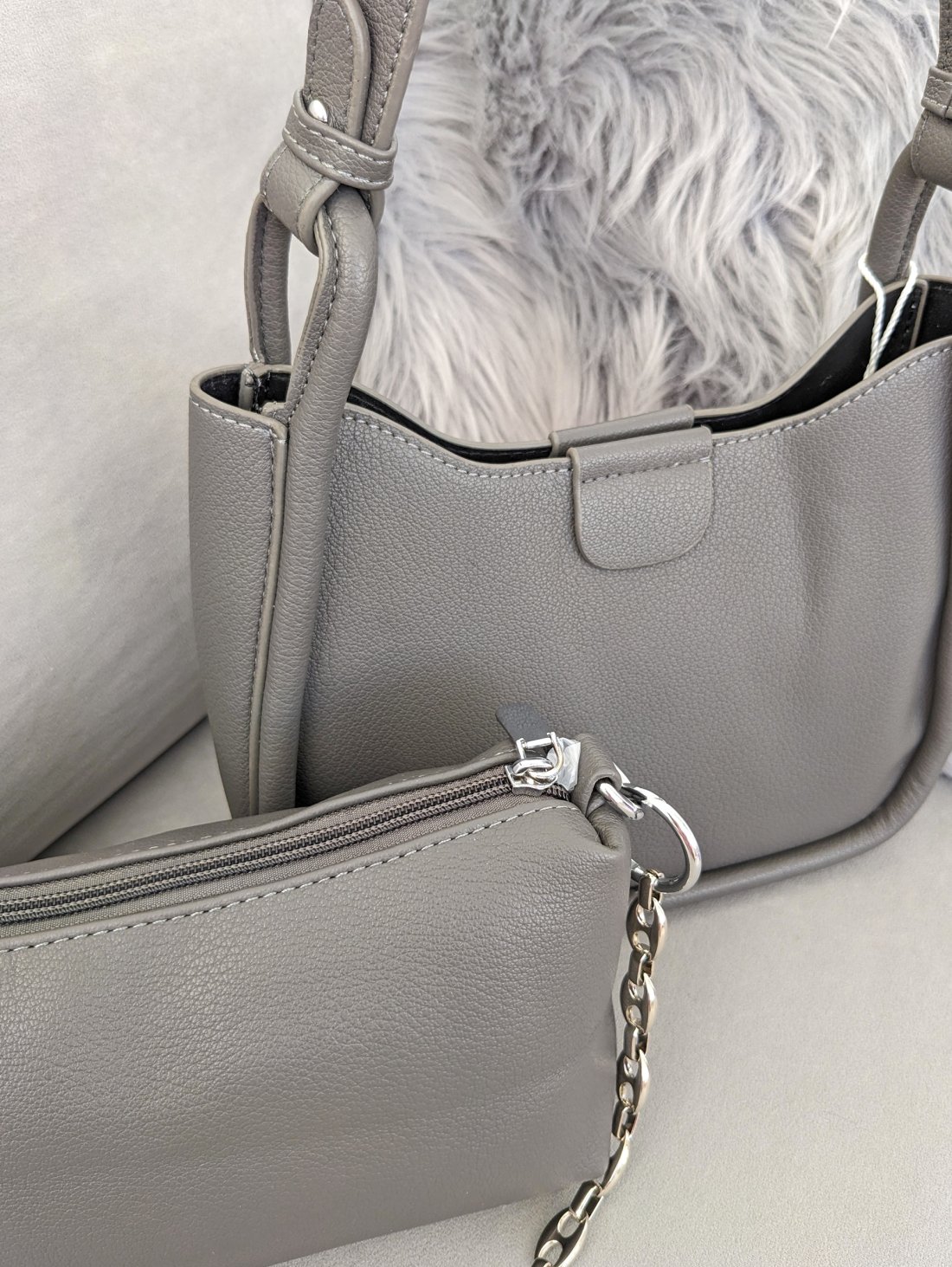 Стильна сумка з мінімалістичним дизайном і внутрішнім органайзером INNOE 350012-1 Тауп - Innoe