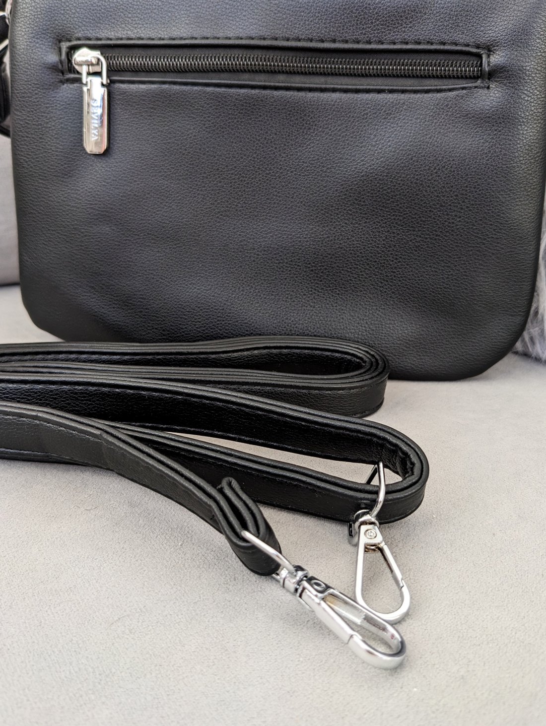 Стильна зручна сумка з екошкіри INNOE 350011-2 Чорний