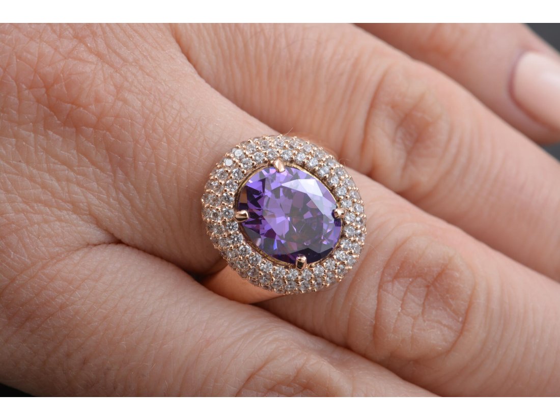 Каблучка із великим кольоровим камінням