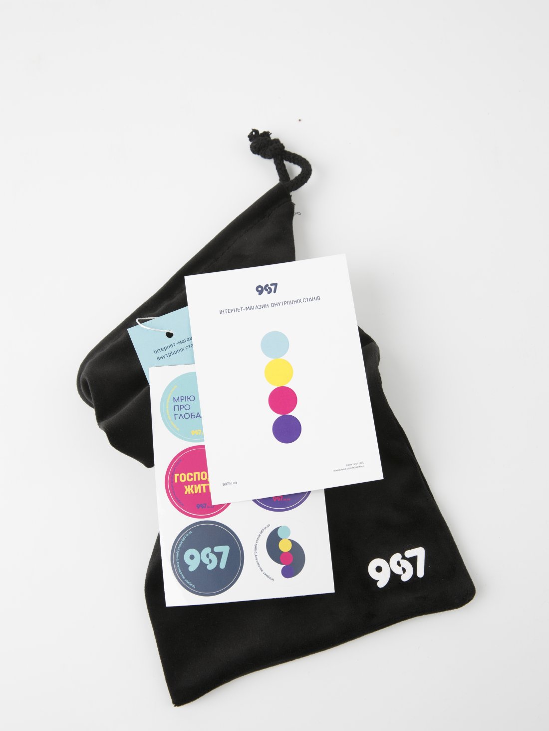 Комплект «Стан Щастя та впевненості» - футболка та чорні капці з принтом «Source of happiness» та 3 пари шкарпеток