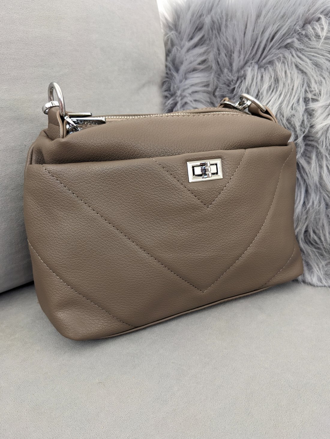 Елегантна жіноча сумка з лаконічним дизайном INNOE 350010-3 Бежевий