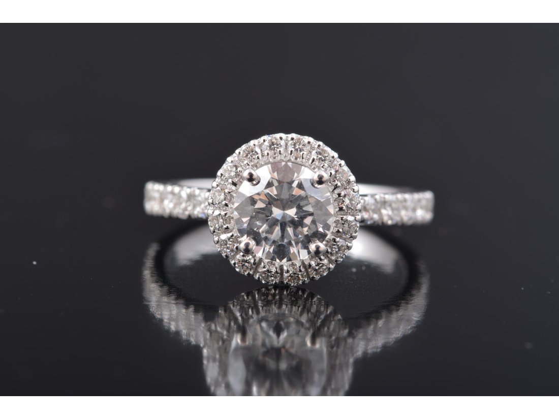 Каблучка із діамантами у стилі Tiffany & Co