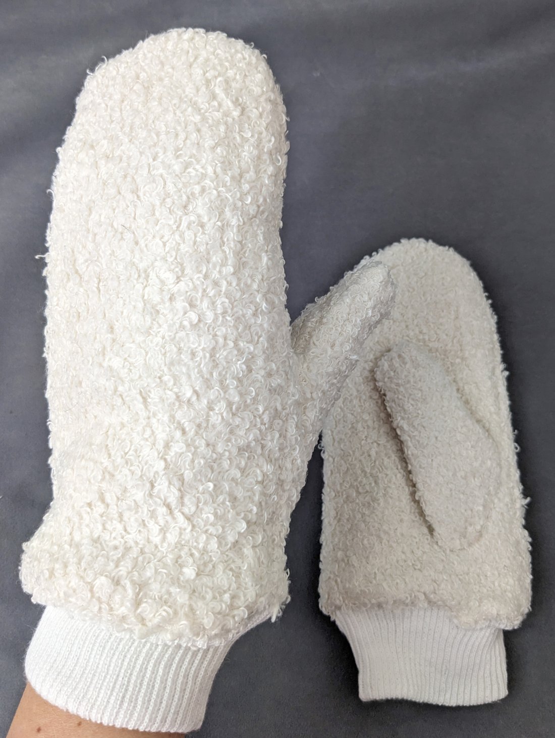 Жіночі рукавиці з м'якого букле з хутряною підкладкою INNOE 85005-5 Молочний