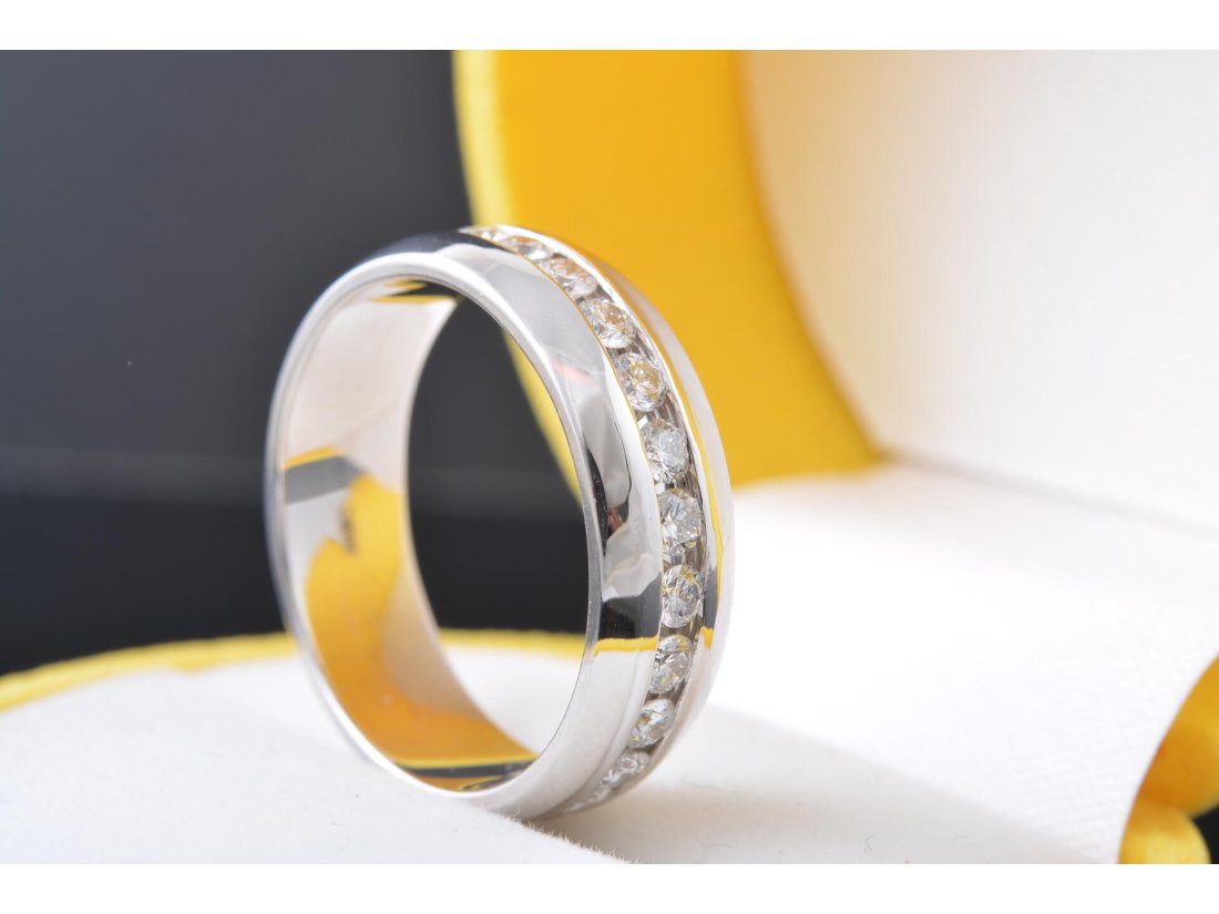 Каблучка із діамантами