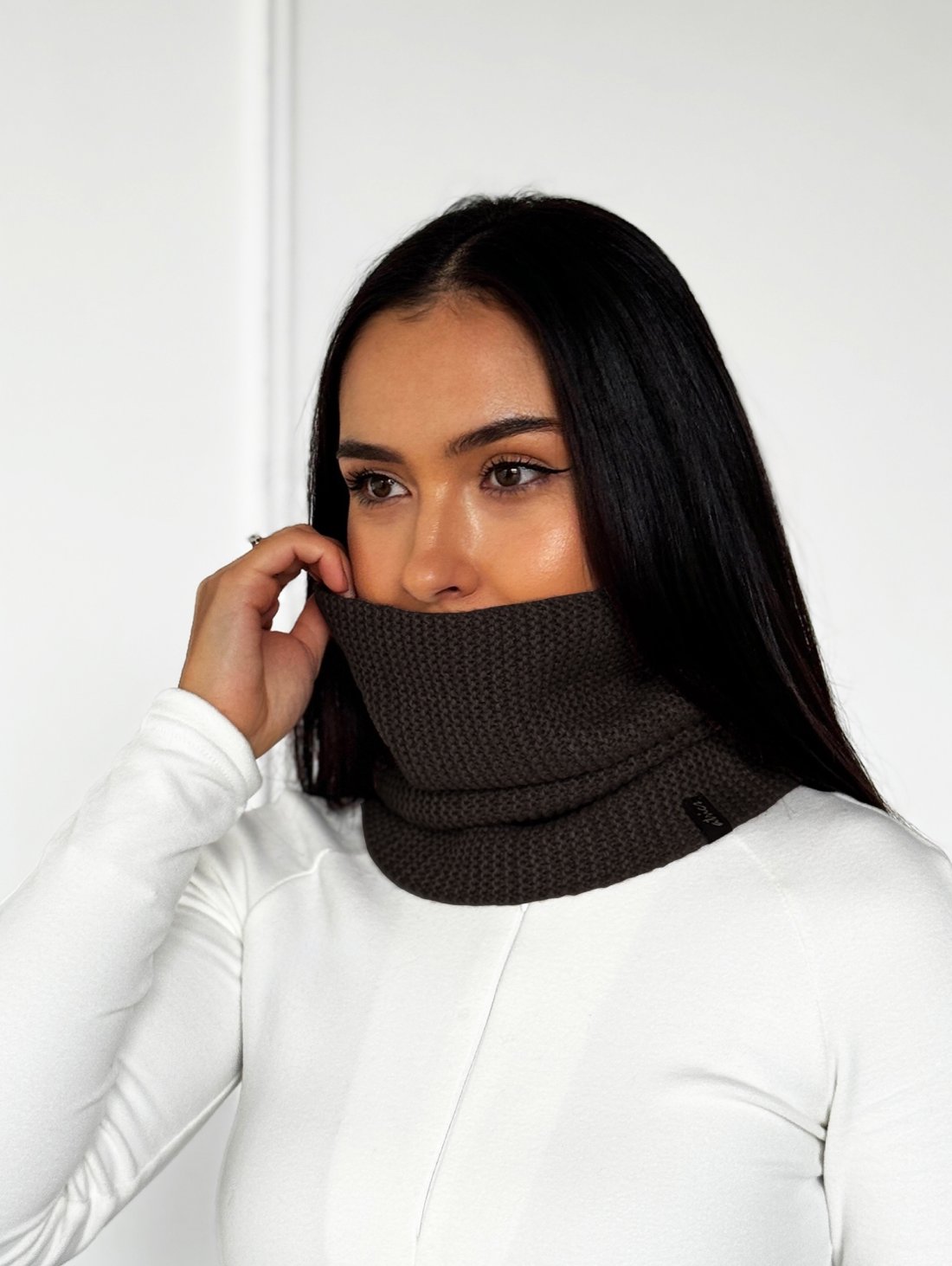 Теплий жіночий в'язаний снуд INNOE 950642-1 Шоколадний - Innoe