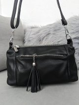 Стильна чорна сумка з м’якої екошкіри з китицею через плече INNOE 350010-4 Чорний