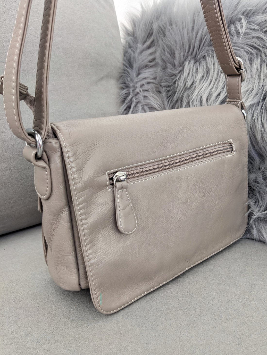 Практична повсякденна жіноча сумка з екошкіри INNOE 35003-1 Бежевий