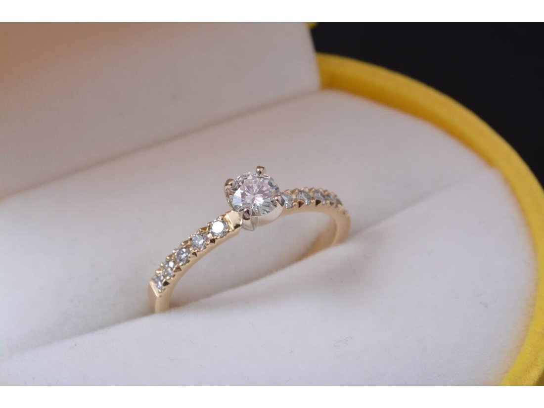 Каблучка із діамантами на заручини - Фото2 Каблучка із діамантами на заручини - Багира