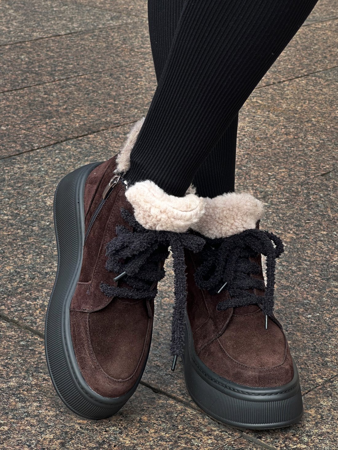 Жіночі замшеві черевики з хутром на високій підошві INNOE 777562-3 Шоколадний