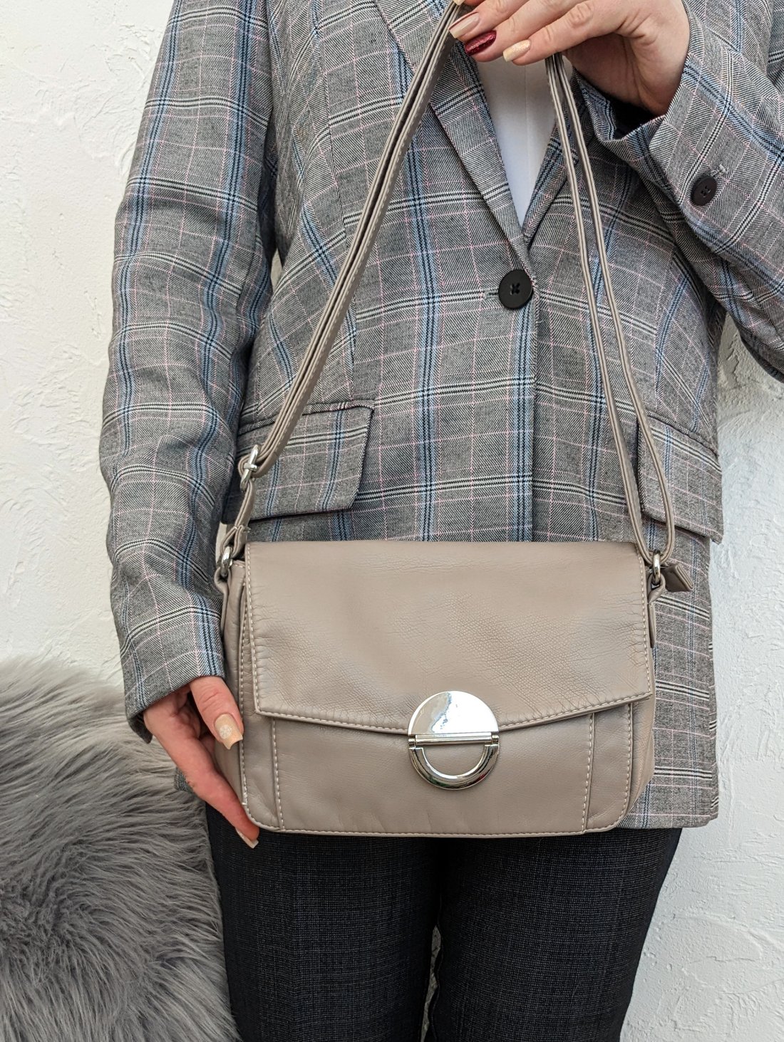 Практична повсякденна жіноча сумка з екошкіри INNOE 35003-1 Бежевий