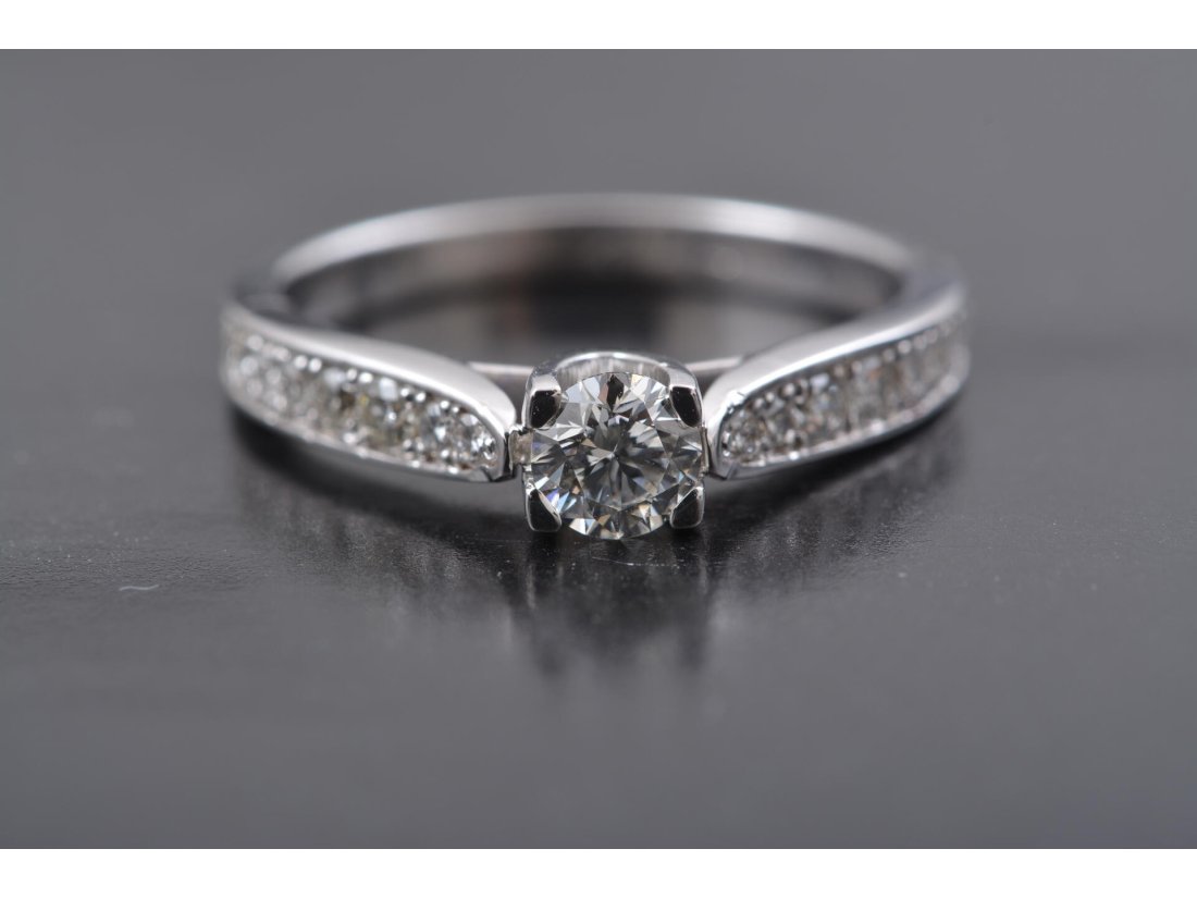 Каблучка з діамантами