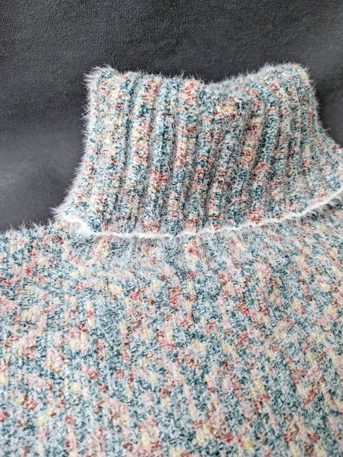 Базовий жіночий светр з м’якої ангори 300065-2 Синій