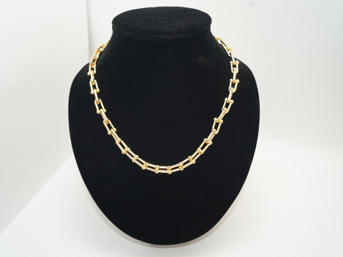 Ланцюжок на шию.