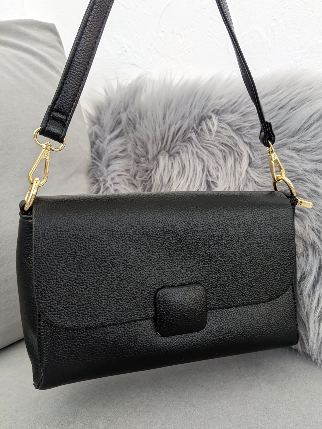 Жіноча сумка з екошкіри з функціональним наповненням INNOE 350013-1 Чорний