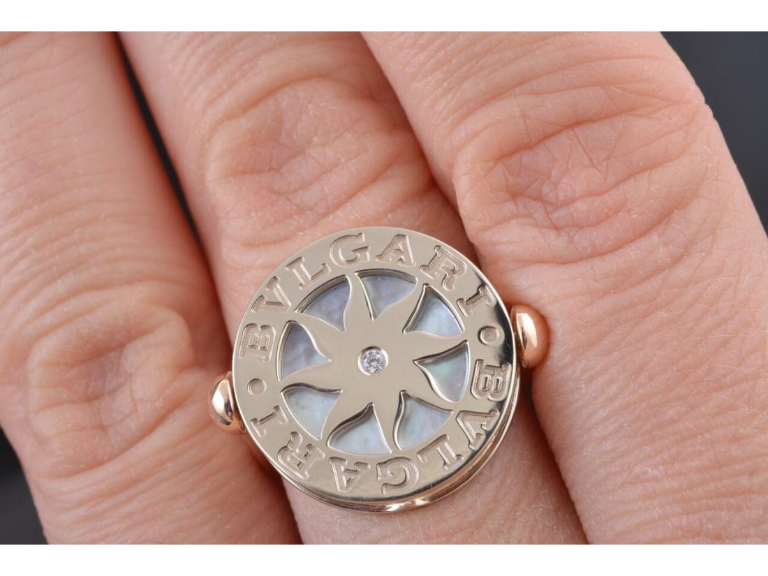 Каблучка у стилі Bvlgari з оніксом та перламутром - Фото10 Каблучка у стилі Bvlgari з оніксом та перламутром