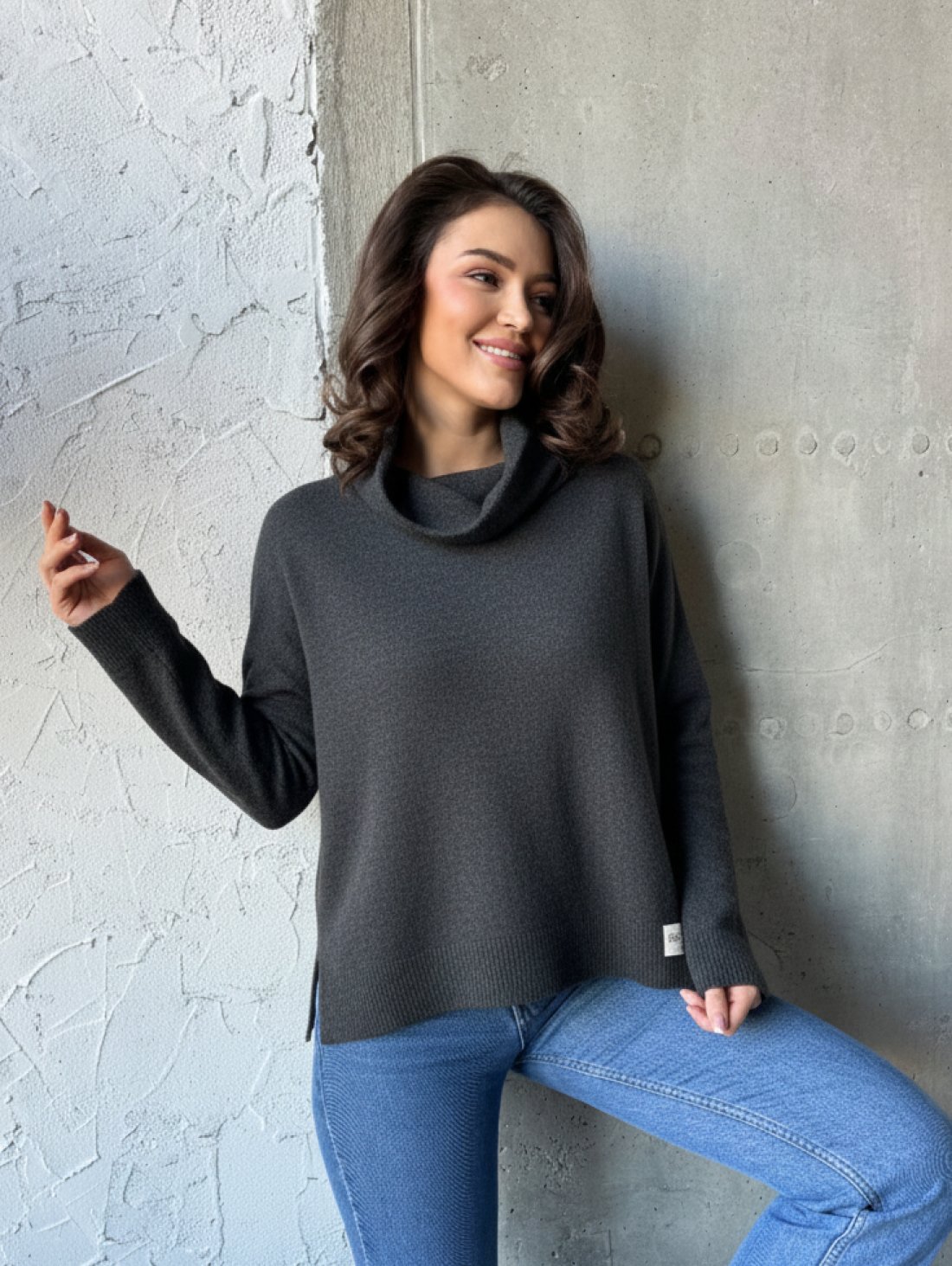 Універсальний светр з коміром хомут 230235-1 Темно-сірий - Innoe