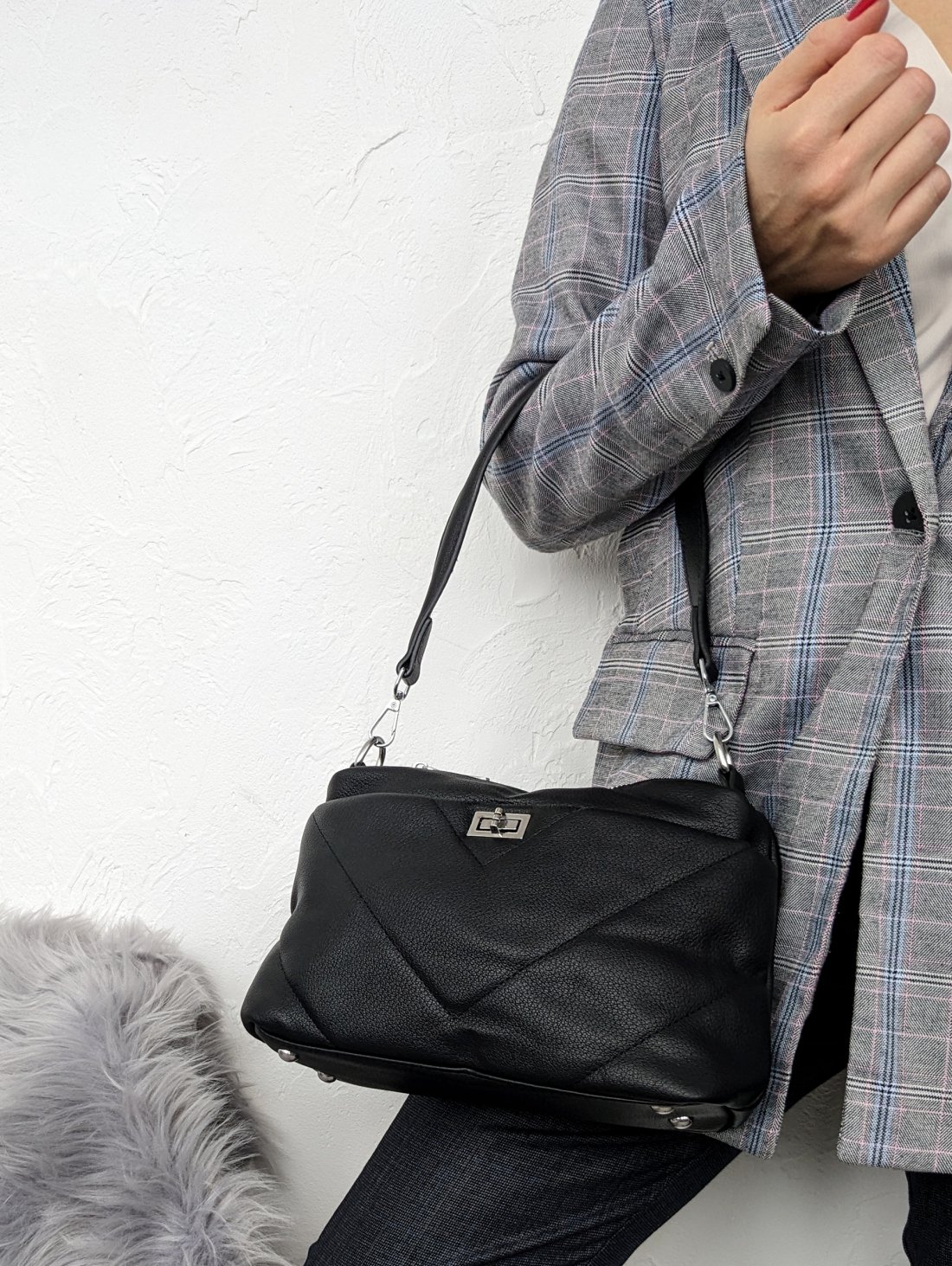 Практична та елеганта чорна жіноча сумка зі штучної шкіри INNOE 350010-3 Чорний