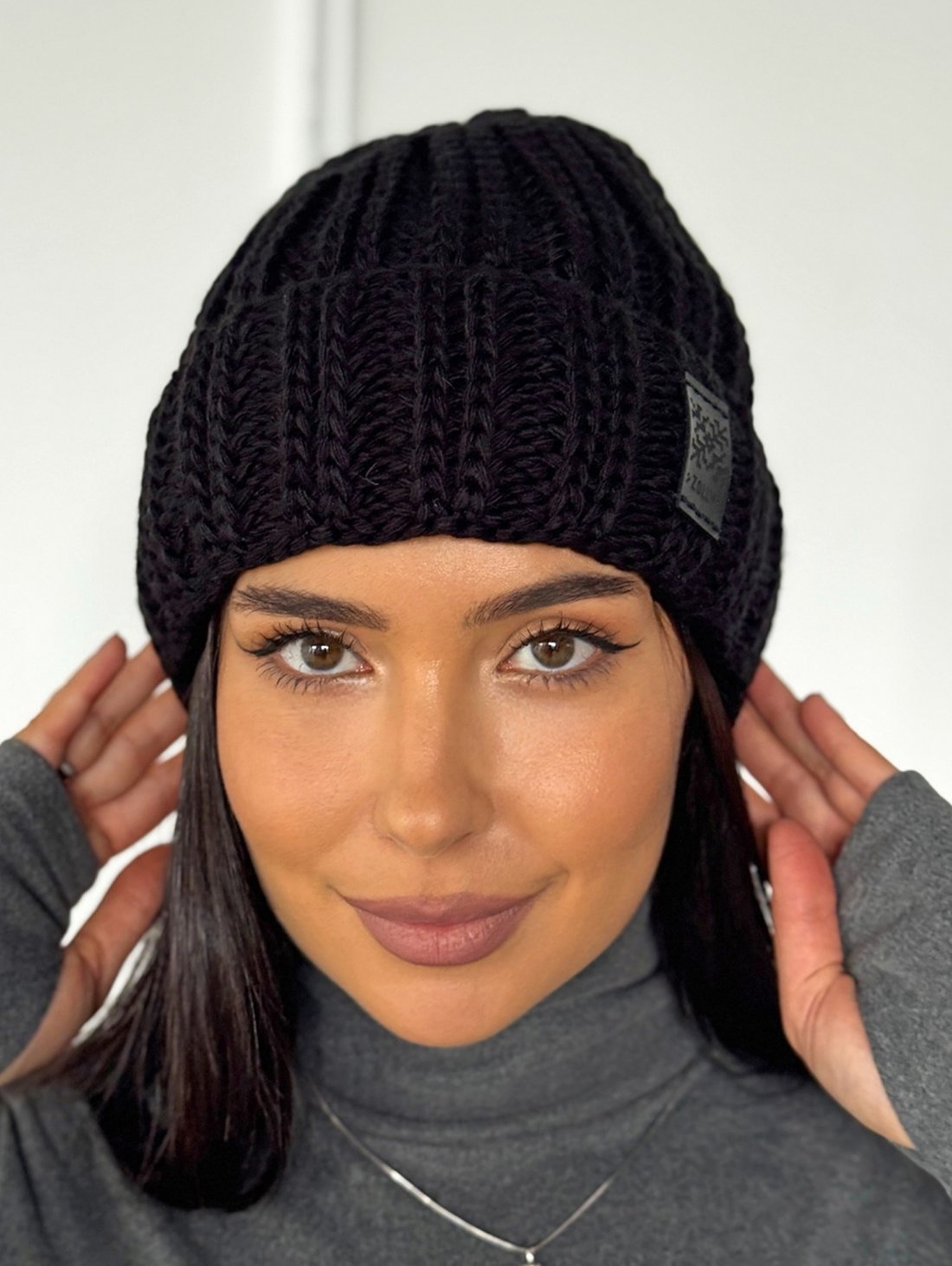 Жіноча шапка-біні фактурної в’язки INNOE 950234-1 Чорний