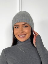 Стильна жіноча шапка рельєфної в'язки INNOE 950868-1 Сірий