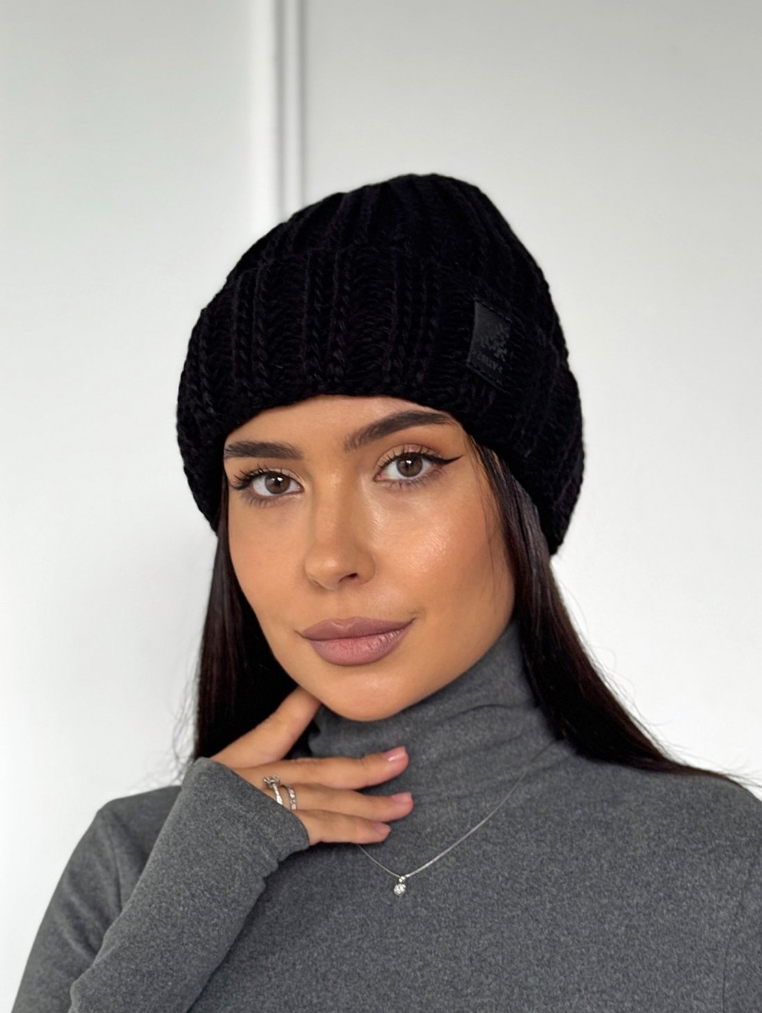 Жіноча шапка-біні фактурної в’язки INNOE 950234-1 Чорний - Innoe