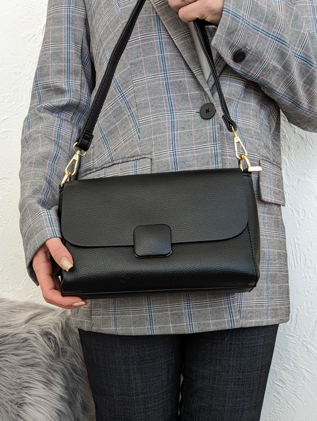 Жіноча сумка з екошкіри з функціональним наповненням INNOE 350013-1 Чорний