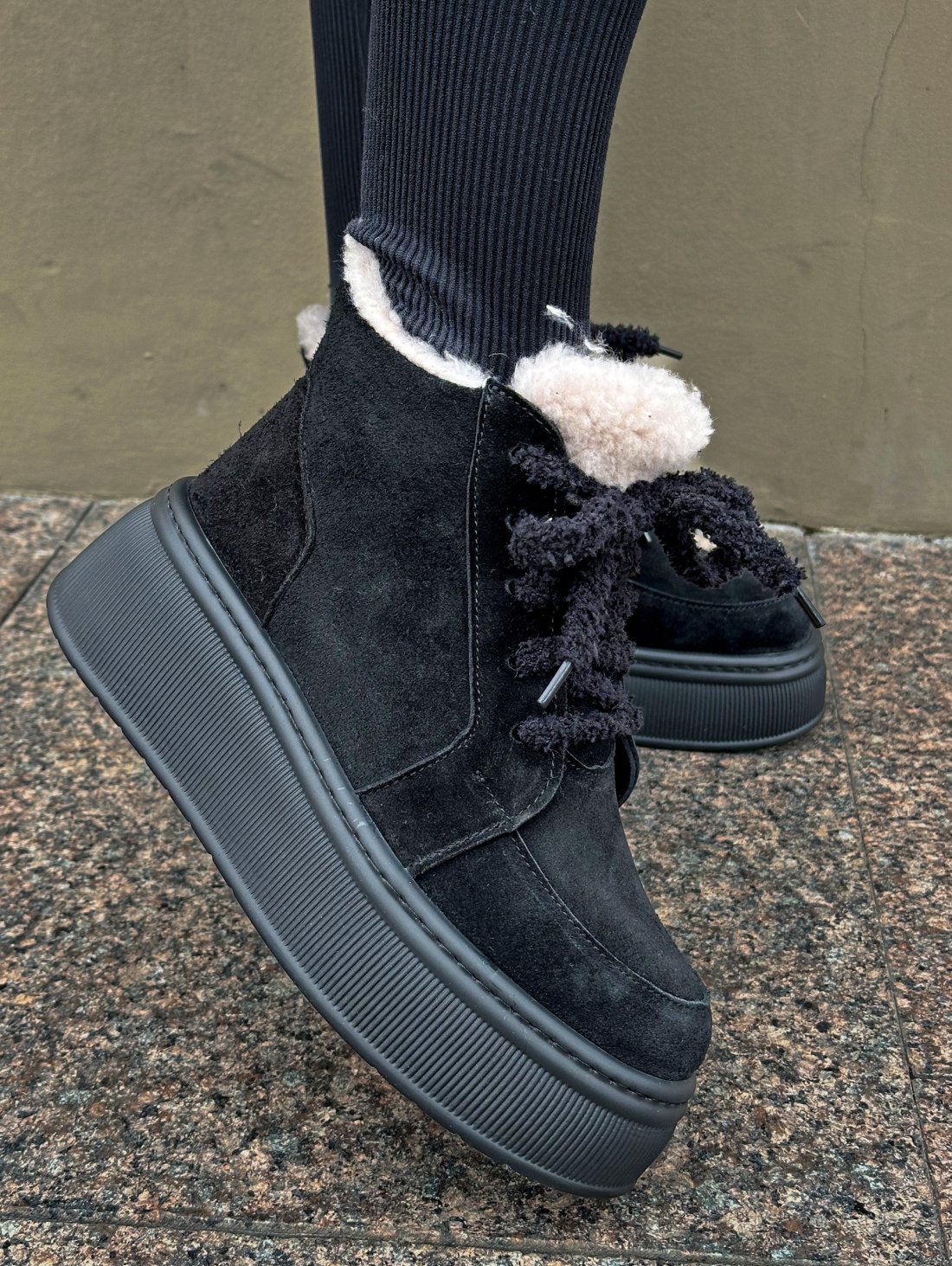 Модні теплі черевики з натуральної замші INNOE 777562-1 Чорний - Купити