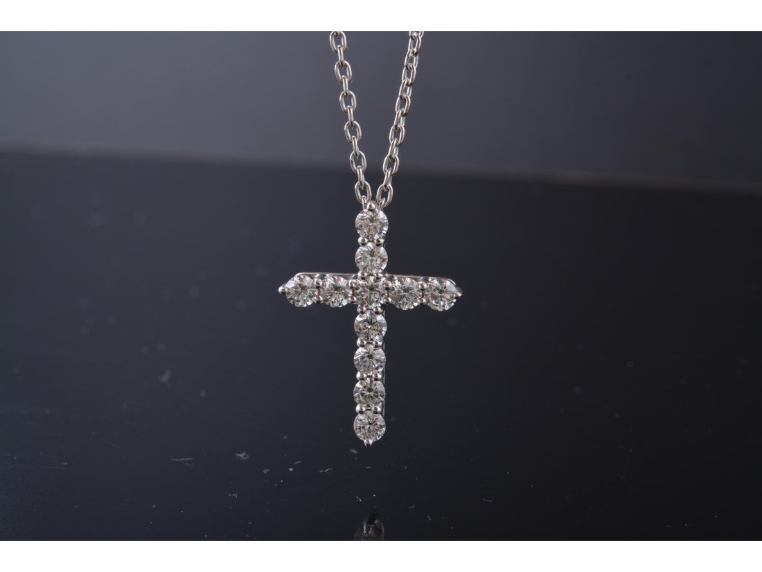 Кольє з хрестиком із діамантами у стилі Tiffany & Co