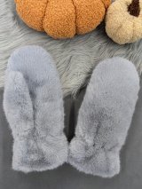 М’які хутряні рукавички сірого кольору INNOE 85005-2 Світло-сірий