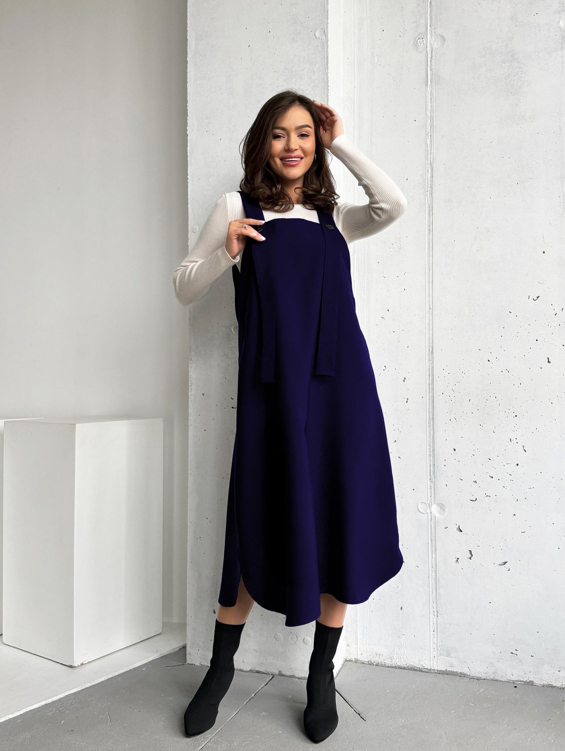 Жіночий однотонний сарафан міді — універсальний базовий образ INNOE 270571-1 Темно-синій - Innoe