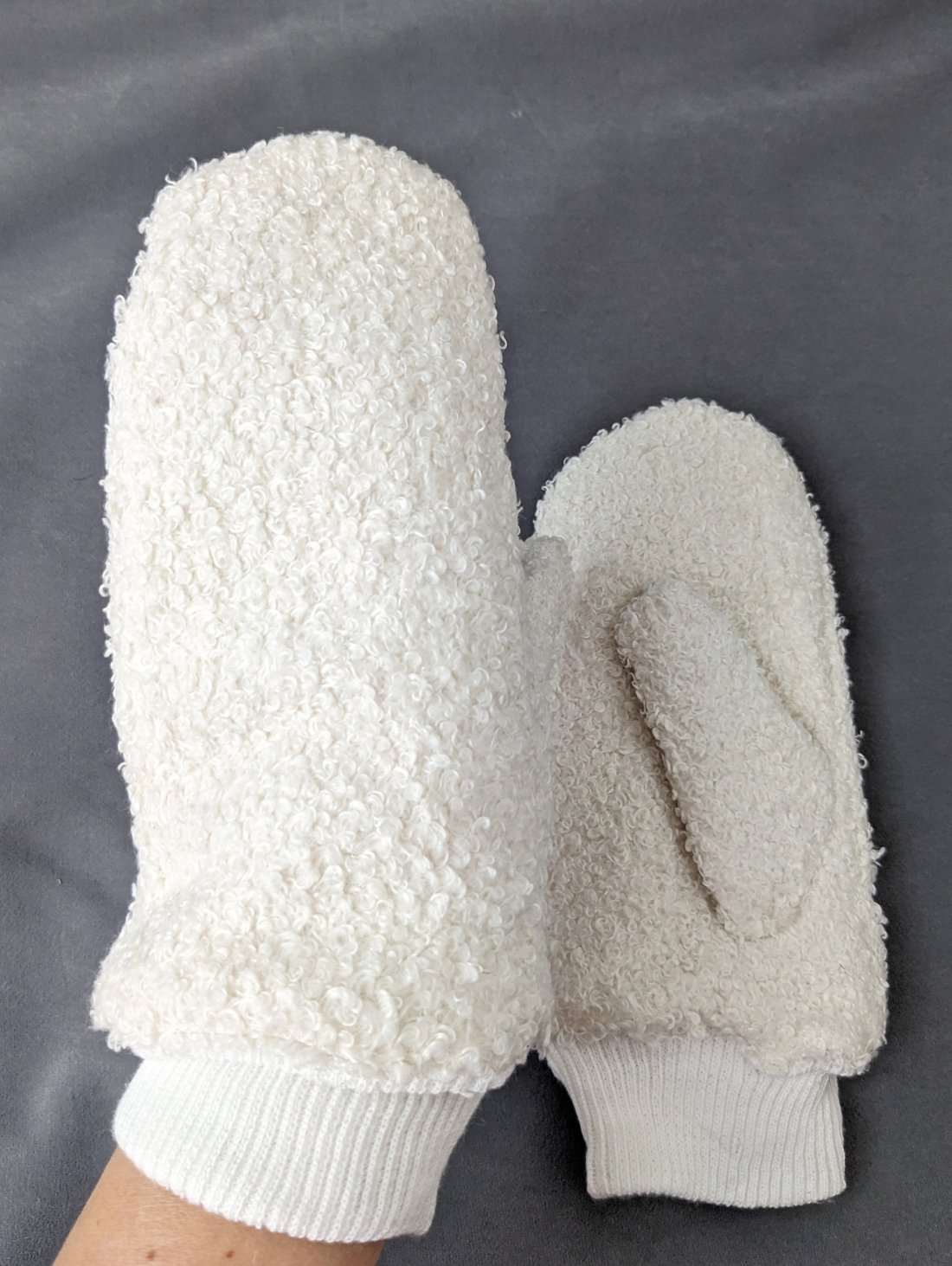 Жіночі рукавиці з м'якого букле з хутряною підкладкою INNOE 85005-5 Молочний