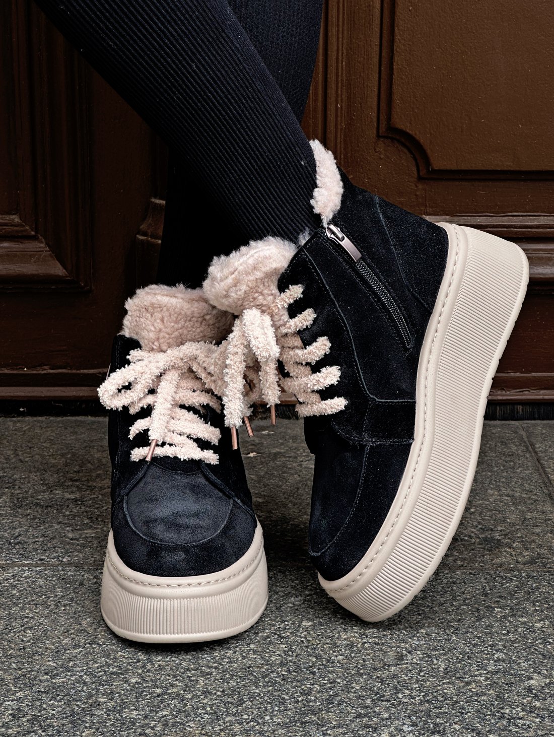 Зимові черевики з натуральної замші з м’яким хутром усередині INNOE 777562-3 Чорний