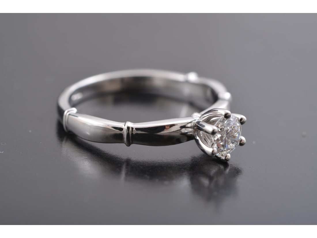 Каблучка з діамантом - Купити