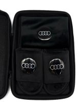 Подарунковий бокс з відкритими капчиками та мішечком з оригінальним авто-значком Audi