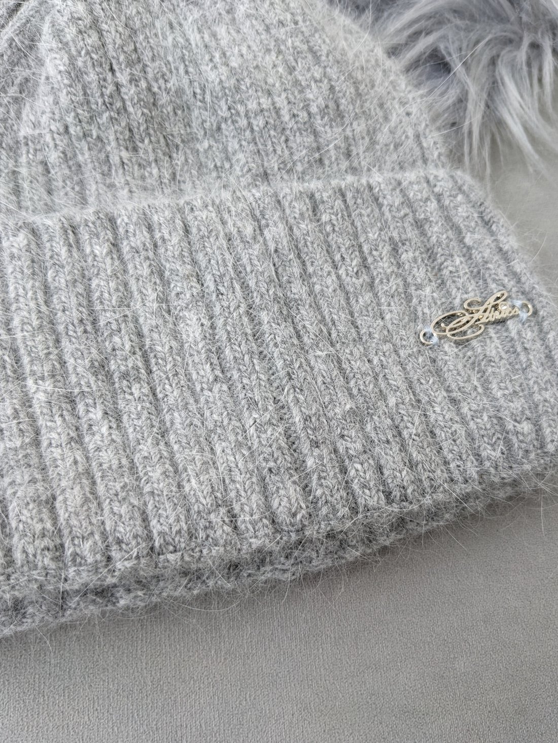 Стильна жіноча шапка рельєфної в'язки INNOE 950868-1 Сірий